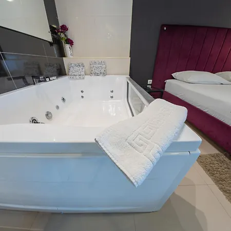 Plan Deluxe - Romantic Excape With Whirpool Tub Nis, Centar, Free Parking 아파트 Ni