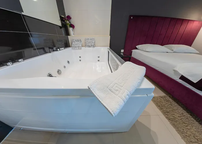 Plan Deluxe - Romantic Excape With Whirpool Tub Nis, Centar, Free Parking شقة Ni