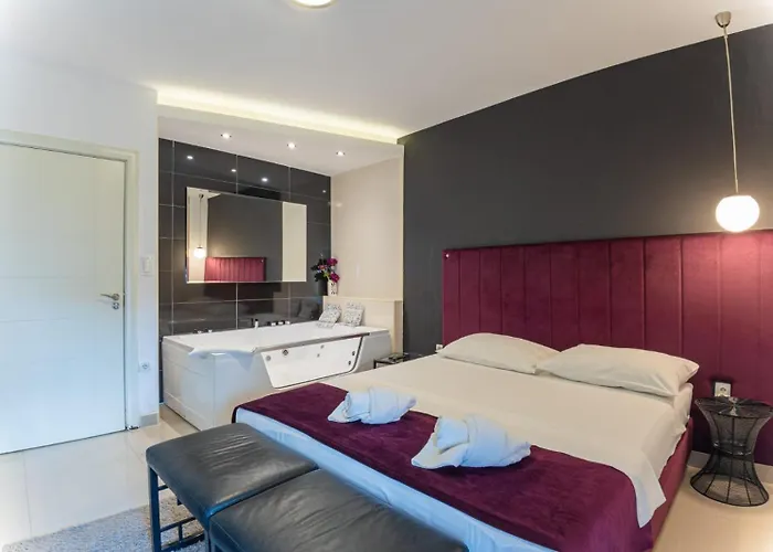 Plan Deluxe - Romantic Excape With Whirpool Tub Nis, Centar, Free Parking شقة Ni